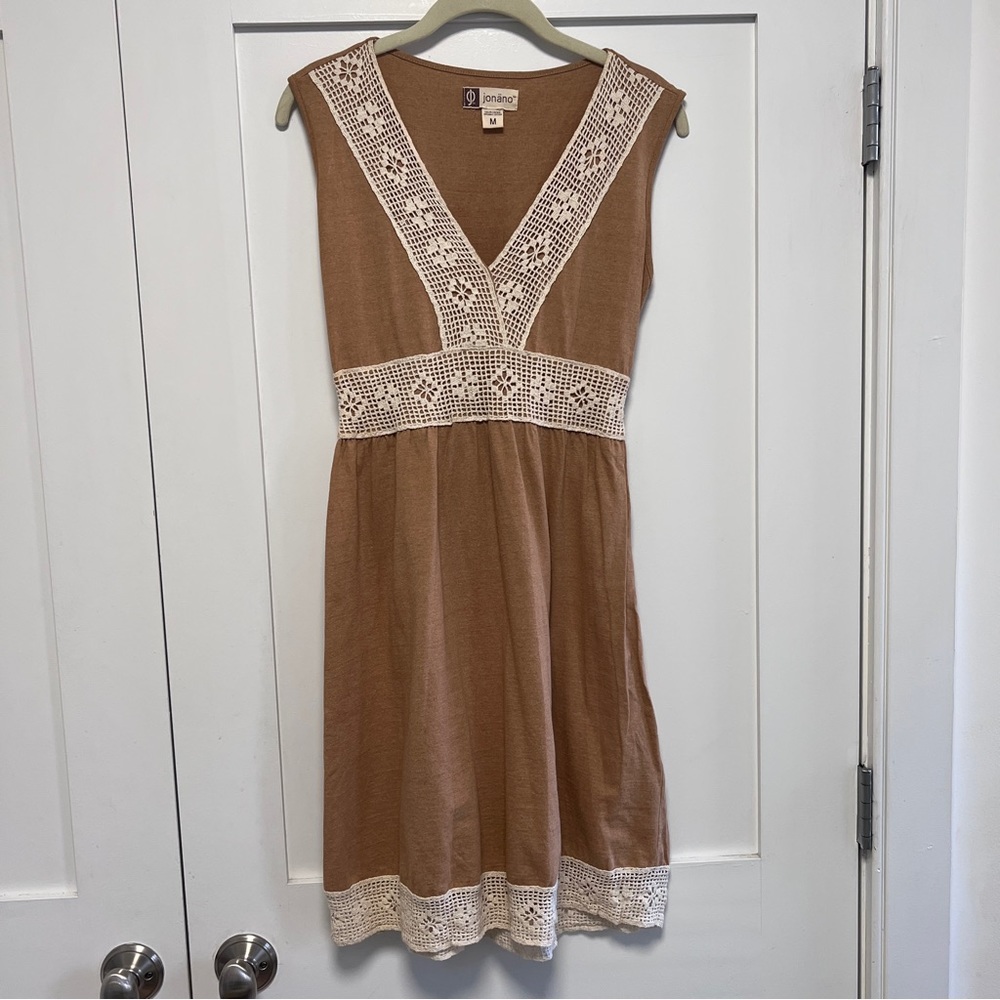 Cotton sleeveless dress with lace trim